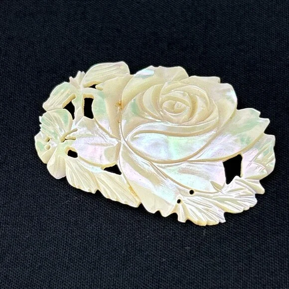 Vintage Mother of Pearl Shimmery Ivory Roses Carved Floral Brooch 1940’s-1950’s - Picture 2 of 8